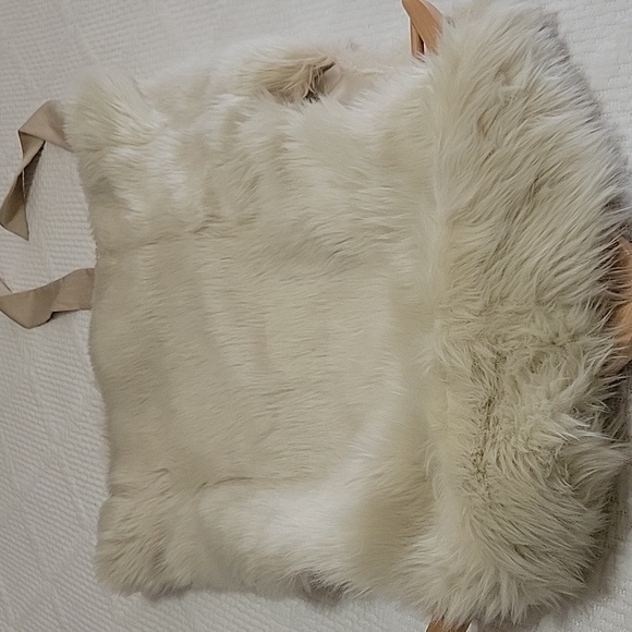 Forever21 Faux Fur Women's Vest White - Small - Picture 7 of 7